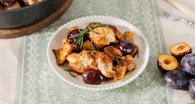 Кролик со сливами