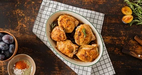 Курица со сливами в духовке