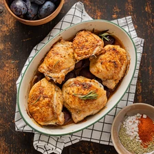 Курица со сливами в духовке