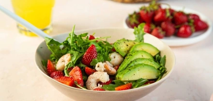 К праздничному столу: рецепты горячего, салатов, закусок и десертов