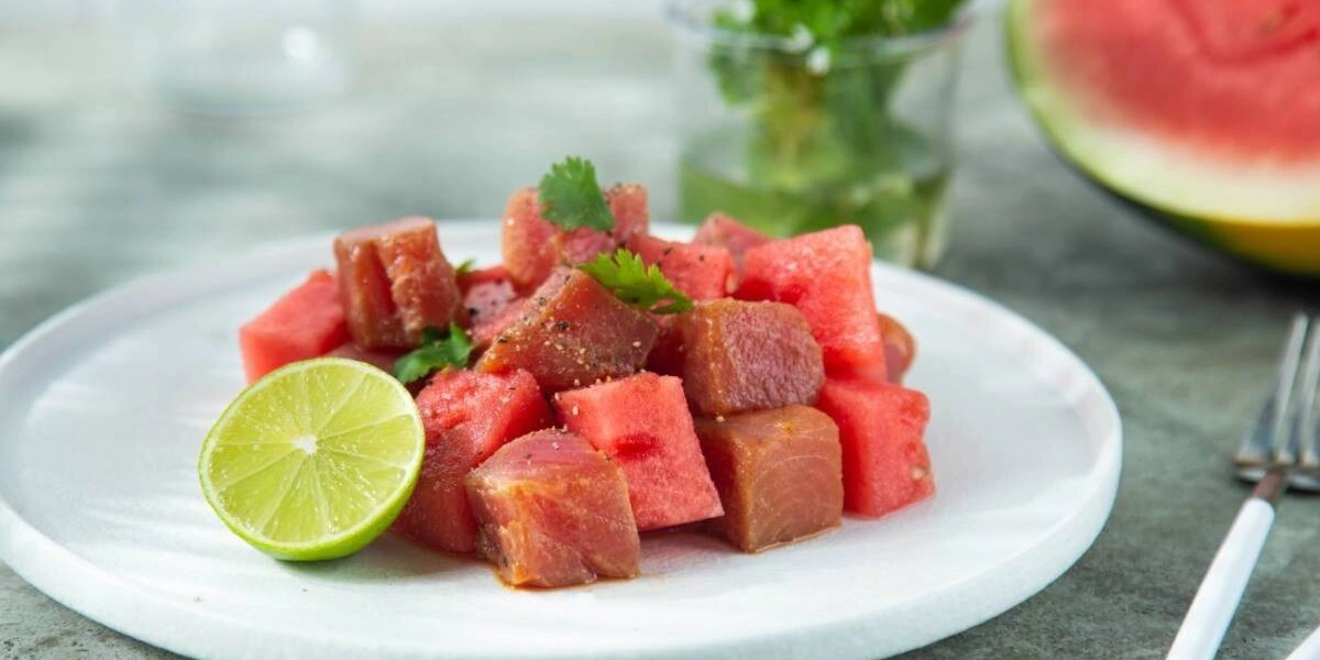 К праздничному столу: рецепты горячего, салатов, закусок и десертов