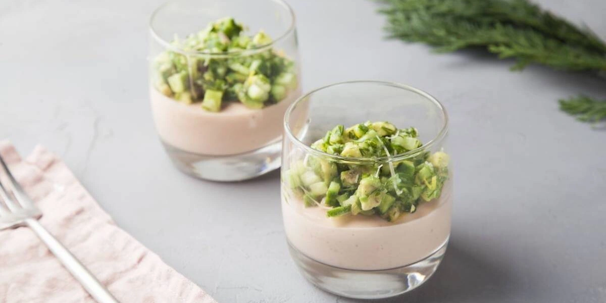 К праздничному столу: рецепты горячего, салатов, закусок и десертов