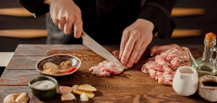 Шашлык из&nbsp;индейки: маринад на&nbsp;кефире, с&nbsp;соевым соусом и&nbsp;кофе