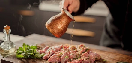 Шашлык из&nbsp;индейки: маринад на&nbsp;кефире, с&nbsp;соевым соусом и&nbsp;кофе