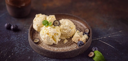 Домашнее мороженое: рецепты из&nbsp;сливок, молока, сырные и&nbsp;с&nbsp;необычным топпингом