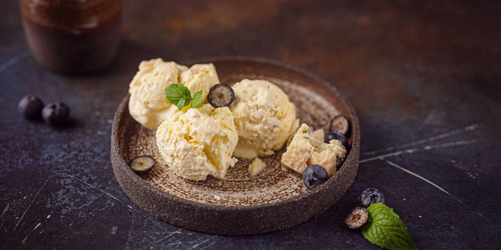 Домашнее мороженое: рецепты из&nbsp;сливок, молока, сырные и&nbsp;с&nbsp;необычным топпингом