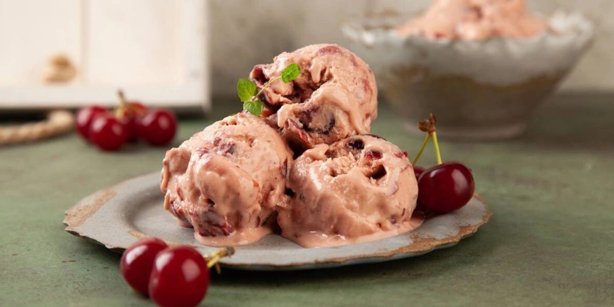 Домашнее мороженое: рецепты из&nbsp;сливок, молока, сырные и&nbsp;с&nbsp;необычным топпингом