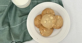 Печенье с&nbsp;мисо и&nbsp;белым шоколадом