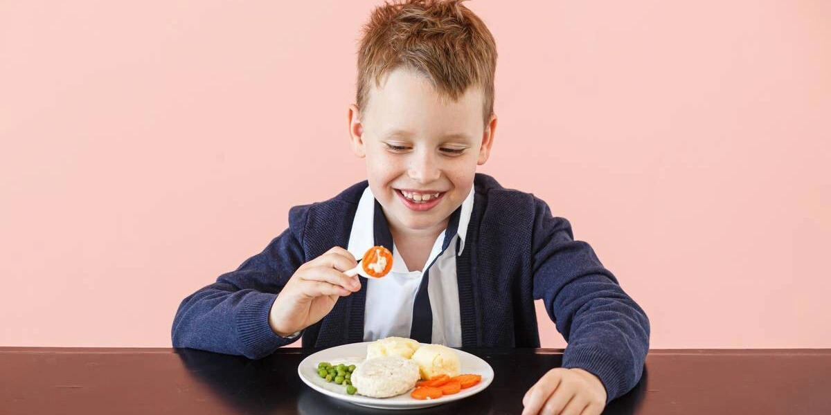 Чем кормить школьника? Составляем полезный рацион для&nbsp;ребёнка