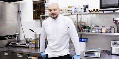 На кухне у бренд-шефа: как рождается линейка ШефВилл для&nbsp;новогоднего стола