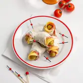 Рулетики с&nbsp;копчёной колбасой и&nbsp;сыром