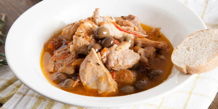 Готовим в&nbsp;духовке: 17 рецептов в&nbsp;горшочках и&nbsp;без