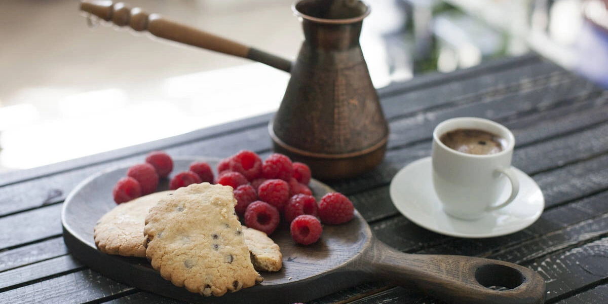 Что подают в&nbsp;кокотнице и&nbsp;зачем нужен клош: 10 странных предметов на&nbsp;кухне