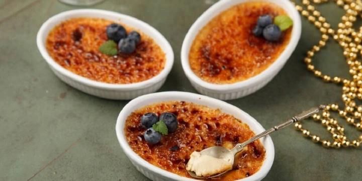 Что подают в&nbsp;кокотнице и&nbsp;зачем нужен клош: 10 странных предметов на&nbsp;кухне