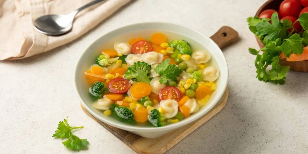 Пышный омлет, сырный суп и&nbsp;фруктовые вафли: 10 рецептов для&nbsp;детского меню