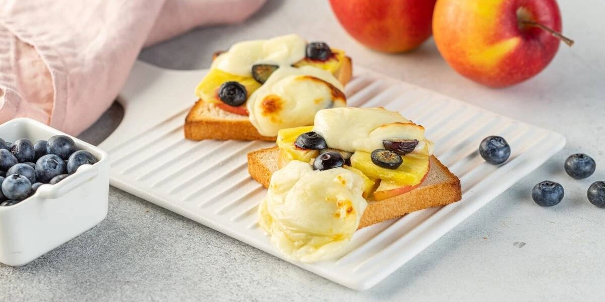 Пышный омлет, сырный суп и&nbsp;фруктовые вафли: 10 рецептов для&nbsp;детского меню