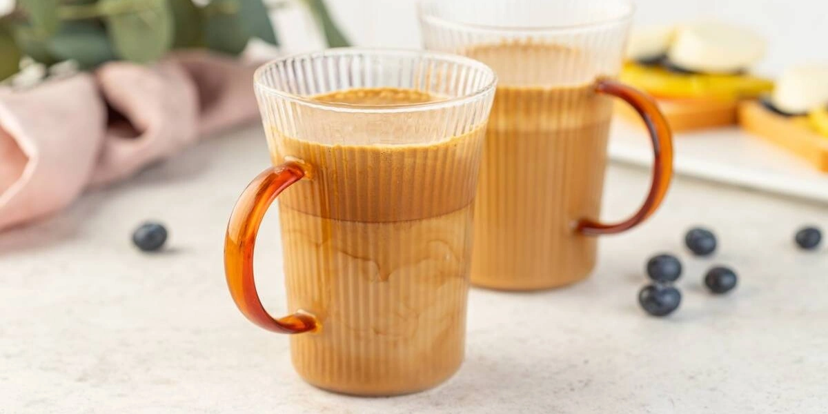 Домашний лимонад, ягодный смузи и&nbsp;кофе со льдом: рецепты холодных напитков