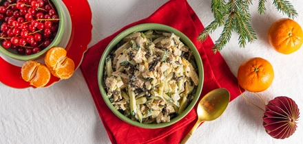 Простые и&nbsp;вкусные салаты с&nbsp;курицей: 10 лучших рецептов