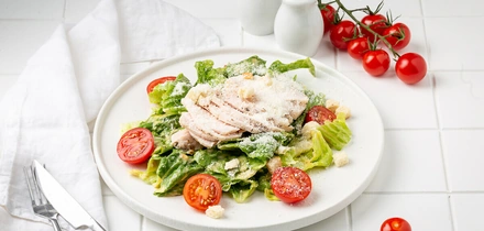 Простые и&nbsp;вкусные салаты с&nbsp;курицей: 10 лучших рецептов