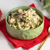 Салат с&nbsp;курицей и&nbsp;черносливом