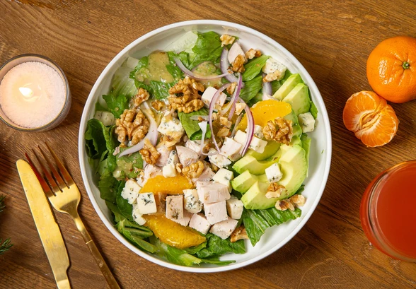 Рецепт «Салат с&nbsp;курицей, блю-чизом и&nbsp;апельсинами»