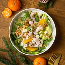 Салат с&nbsp;курицей, блю-чизом и&nbsp;апельсинами