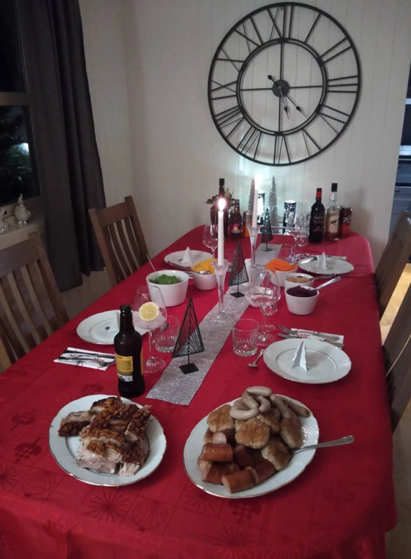 Что едят на&nbsp;Новый год в&nbsp;разных странах — разбор киношных стереотипов