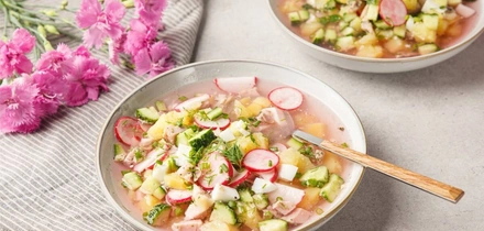 Рецепты для&nbsp;дачи: как готовить окрошку и&nbsp;клубничный суп