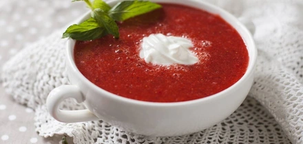 Рецепты для&nbsp;дачи: как готовить окрошку и&nbsp;клубничный суп