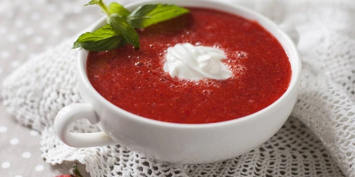 Рецепты для&nbsp;дачи: как готовить окрошку и&nbsp;клубничный суп