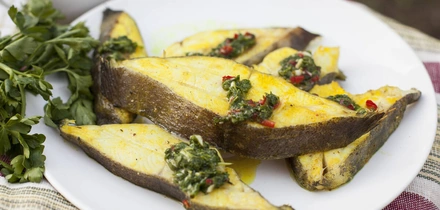 Рыба на&nbsp;мангале: какую выбрать, как замариновать и&nbsp;6 рецептов для&nbsp;гриля