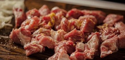 Шашлык из&nbsp;свинины: рецепты с&nbsp;луком, соком, необычные маринады