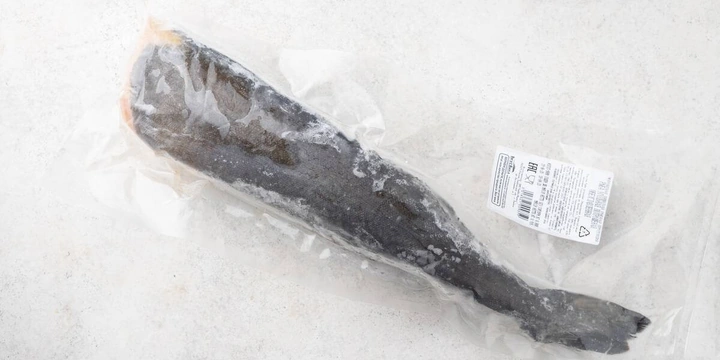 При разморозке не вынимайте рыбу из&nbsp;упаковки. Просто сделайте в&nbsp;ней отверстие, чтобы стекла лишняя жидкость.