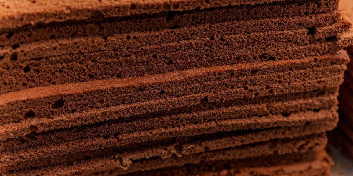 У торта «Шоколадный» даже бисквит шоколадный