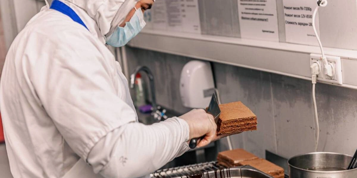 Торт выравнивается под&nbsp;заливку глазурью