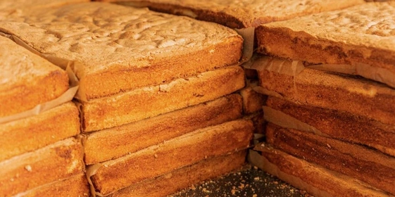 Бисквит используется в&nbsp;таких десертах, как торт «Вкусновение», рулет бисквитный и&nbsp;пирожное бисквитное «Картошка»