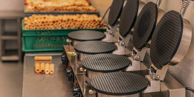 В этом цеху готовятся вафельные трубочки