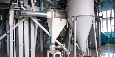 Площадка изготовления муки предприятия — это шесть этажей мельничного пространства