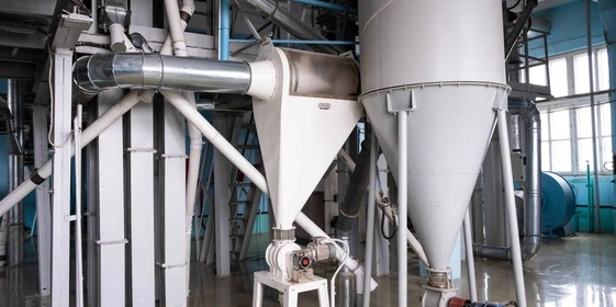 Площадка изготовления муки предприятия — это шесть этажей мельничного пространства