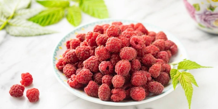 Чем полезна малина, когда её можно детям и&nbsp;что с&nbsp;аллергией