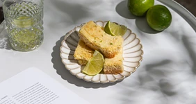 Кето-батончики с&nbsp;кокосом и&nbsp;лаймом