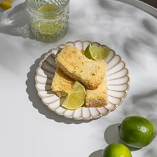 Кето-батончики с&nbsp;кокосом и&nbsp;лаймом