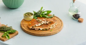 Гречневые блины с&nbsp;курицей и&nbsp;песто