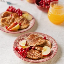 Овсяно-творожные оладьи с&nbsp;яблоком