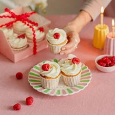 Ванильные капкейки с&nbsp;малиной