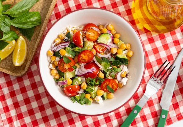 Рецепт «Салат с&nbsp;фетой и&nbsp;нутом»