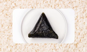 Онигири в&nbsp;новой упаковке: репортаж с&nbsp;кулинарной фабрики