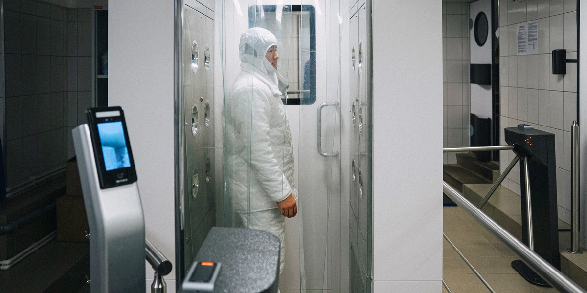 Онигири в&nbsp;новой упаковке: репортаж с&nbsp;кулинарной фабрики