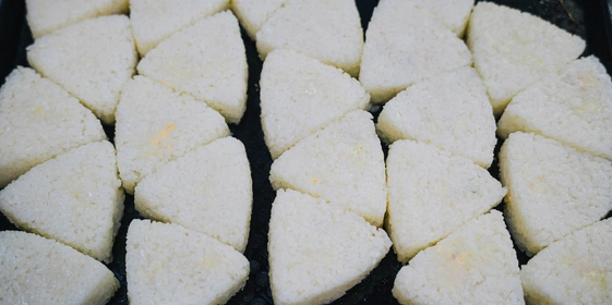 Онигири в&nbsp;новой упаковке: репортаж с&nbsp;кулинарной фабрики