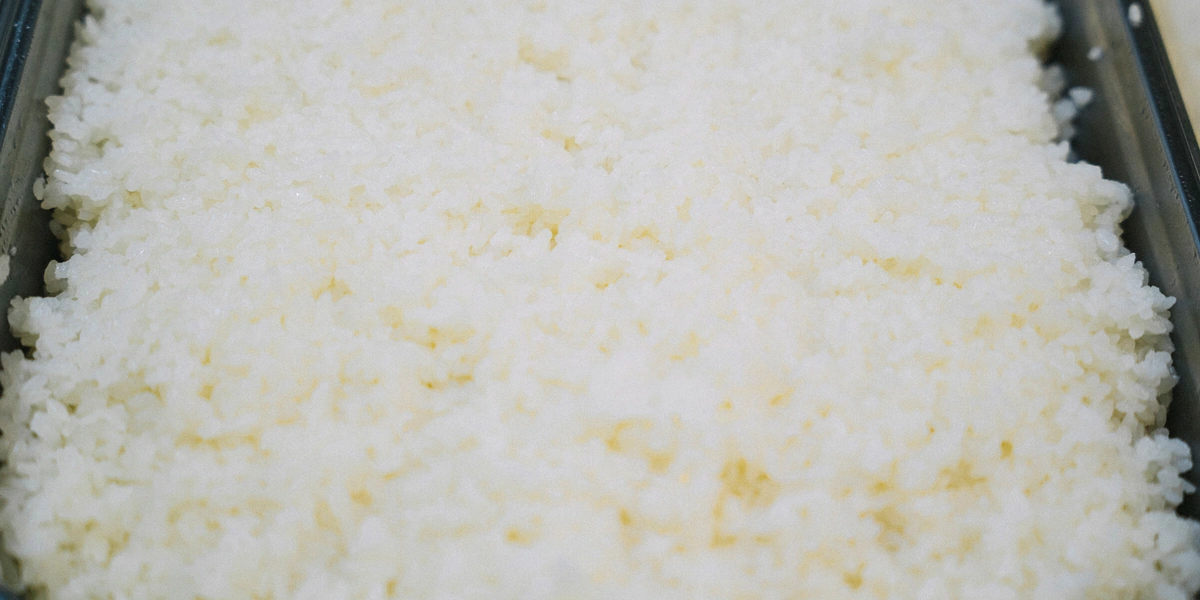 Онигири в&nbsp;новой упаковке: репортаж с&nbsp;кулинарной фабрики